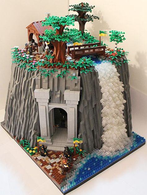 Lego Mountain, Lego Hacks, Lego Knights, Lego Sculptures, Lego Display, Lego Modular, Amazing Lego Creations, Lego Craft, Lego Creative