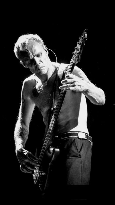 FLEA Red Hot Chili Peppers Flea, Flea Red Hot Chili Peppers, Flea Rhcp, Fist Tattoo, Chilli Peppers, Bass Players, Sunset Strip, Chilli Pepper, Red Hot Chili Peppers