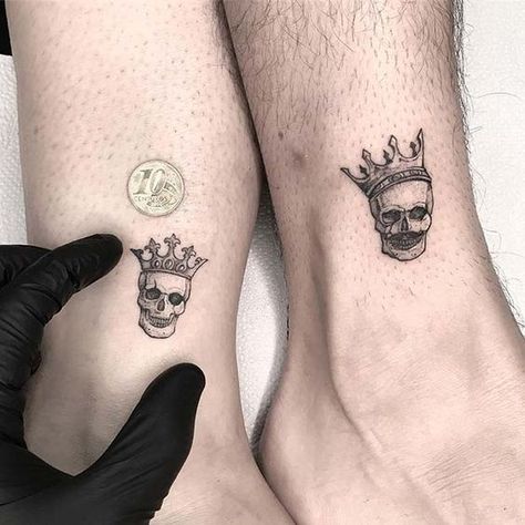 Simple Couples Tattoos, Skull Couple Tattoo, Tato Naruto, Tattoo Fairy, Tato Maori, Tato Minimal, Cute Couple Tattoos, Small Couple Tattoos, Petit Tattoo