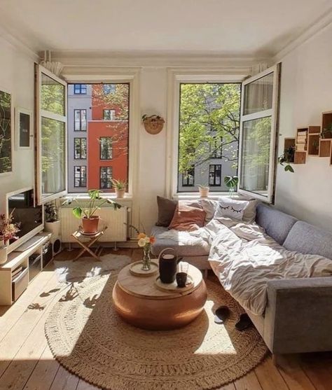 Young Adult Apartment Decor, Apt Decor, Eclectic Chic, Aesthetic Apartment, 1st Apartment, Apartment Aesthetic, Design Apartment, College Apartment, Nyc Apartment