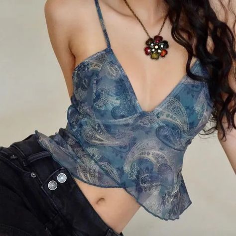 This crop cami top features a halter V-neck to enhance your décolleté. Featuring a floral print for a boho-chic aesthetic.
#floral top
#floral camisole
#mesh top
#print top
#cropped
#v neck top
#print camisole
#mesh camisole
#high street fashion
#sosana
#western style
#y2k Butterfly Mesh Top, Ytk Fashion Outfits, Florence And The Machine Concert Outfit, Cool Tops Fashion, Blue Hippie Outfit, Latest Summer Trends Outfits 2023, 2002 Fashion Trends, Uk Clubbing Outfits, 90s Tops Women