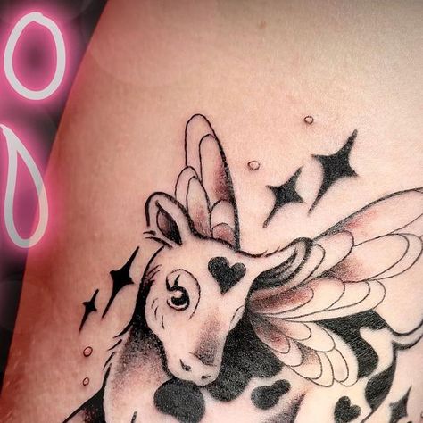 Bianca Natasha Tattoo ︎♡︎ on Instagram: "🐮 cow fairy for @__joanx, done at this year’s @brightontattoocon 💕 . . . . . . . #cowtattoo #finelinetattoo #blackworktattoo #brightontattoo #brightontattooconvention" Cow With Wings Tattoo, Cow With Wings, Brighton Tattoo, Cow Tattoo, Angel Wings Tattoo, Wings Tattoo, Drawing Stuff, Tattoo Sleeve, Fine Line Tattoos