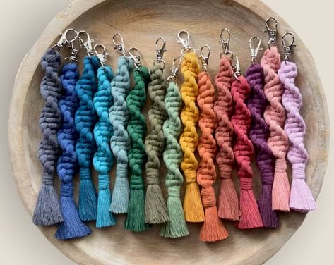 brayleeknots - Etsy Bobbiny Macrame, Tassen Hanger, Backpack Handmade, Art Macramé, Pola Macrame, Makramee Diy, Boho Keychain, Macrame Knots Pattern, Macrame Keychain