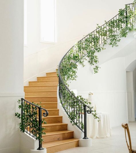 Smilax Vine Wedding, Greenery On Staircase, Stair Railing Flower Decoration, Wedding Staircase Greenery, Smilax Staircase, Flower Garland Staircase, Staircase Florals Wedding, Staircase Greenery, Stairs Floral Decor Wedding