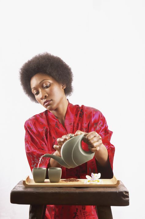 Young woman pouring green tea Pouring Tea Pose, Pouring Tea Reference, Tea Reference, Pouring Drink, Colon Flush, Colon Therapy, Colon Cleanse Drinks, Pouring Tea, Green Tea Diet