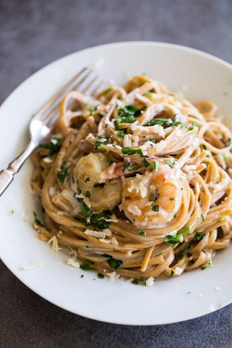 Garlic Butter White Wine Shrimp Linguine | pinchofyum.com White Wine Shrimp, Yum Breakfast, Shrimp Linguine, Breakfast Homemade, Linguine Recipes, Pinch Of Yum, Shrimp Dishes, Seafood Pasta, Linguine