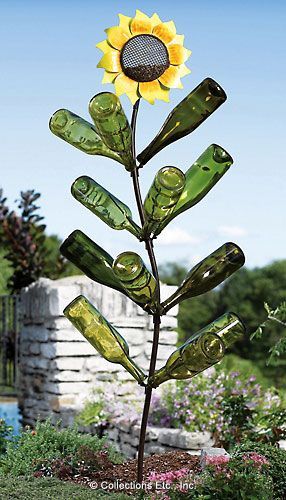 sunflower bottle tree: Wine Bottle Trees, Container Water Gardens, Old Wine Bottles, Backyard Trees, Bottle Trees, Bottle Tree, Wine Bottle Art, Bottle Garden, Glass Garden Art