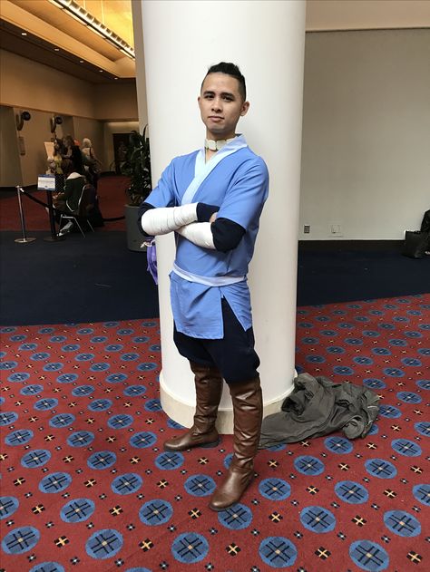 Sokka cosplay. Twitter/insta/Snapchat: Proplikeitshot  Twitch/YouTube: Propitlikeitshot Sokka Costume, Sokka Cosplay, Atla Cosplay, Avatar Fashion, Fashion Costume Halloween, Halloween Comic, Cosplay Reference, Comic Con Costumes, Character Cosplay