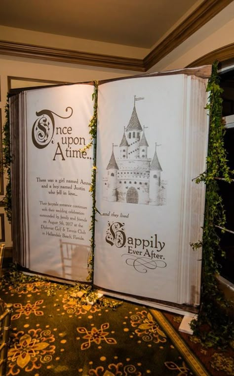 Book Backdrop, Beauty And Beast Wedding, Photo Booth Backdrop Wedding, Tema Disney, Booth Backdrops, Storybook Wedding, Disney Wedding Theme, Wedding Reception Backdrop, Wedding Photo Booth