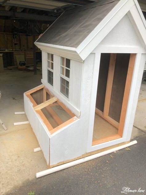 A Frame Coop Diy, Two Sided Chicken Coop, Small Hen House Ideas, 5 Chicken Coop, Simple Chicken Coop Diy Plans, Corner Chicken Coop, Hobbit Chicken Coop, Small Walk In Chicken Coop, Walk In Chicken Coop Plans Free