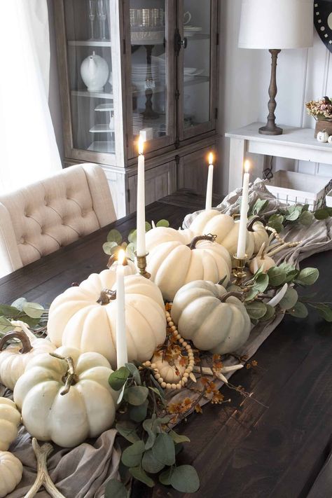 Diy Thanksgiving Centerpieces, Tablescapes Autumn, Fall Pumpkin Centerpieces, Fall Table Centerpieces, Faux Pumpkins, Diy Thanksgiving, Fall Thanksgiving Decor, Fall Deco, Pumpkin Centerpieces