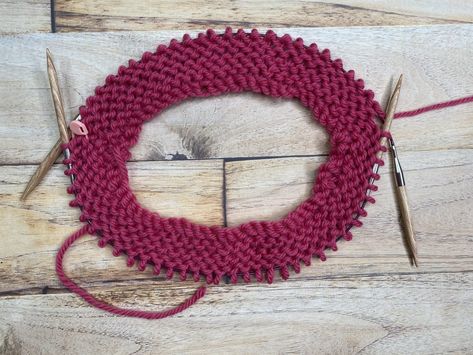 Circular Knitting Patterns, Knitting Circle, Christmas Knitting Projects, Knitting 101, Knitting In The Round, Baby Headbands Crochet, Knitting Help, Knitting Stitches Tutorial, Knitting Basics