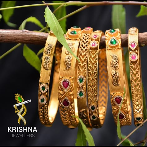 Bengals Gold Design, Gold Patla Design For Women, Bengals Design Gold, Jadtar Bangles, Antique Gold Bangles Design, Antique Bangles, Unique Gold Jewelry Designs, Delicate Gold Jewelry, Gold Bangles For Women