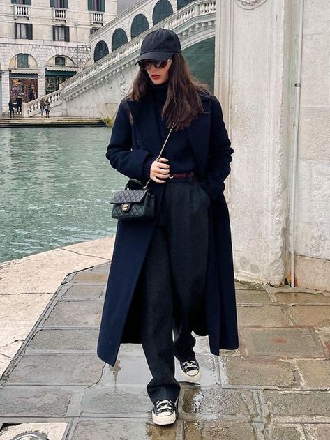 6 Rules French Women Always Follow When Styling Wide-Leg Trousers Wide Trousers Outfit Winter, Black Trousers Outfit Winter, Wide Trousers Outfit, Trousers Outfit Winter, Black Wide Leg Pants Outfit, Wide Leg Pants Winter, Black Trousers Outfit, Wide Leg Trousers Outfit, Converse Fashion