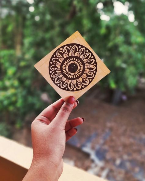 Miniature Mandala Art, Diaries Ideas, Small Mandala, Doodle Mandala, Cd Wall Art, Mandala Arts, Mandala Sketch, Mandala Drawings, Mandala Ideas