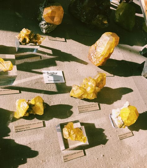 Yellow Crystals Aesthetic, Yellow Gemstones Aesthetic, Geo Aesthetic Genshin, Geo Aesthetic, Yellow Agate, Yellow Witch Aesthetic, Zhongli Aesthetic, Yellow Bone, Crystal Aesthetic