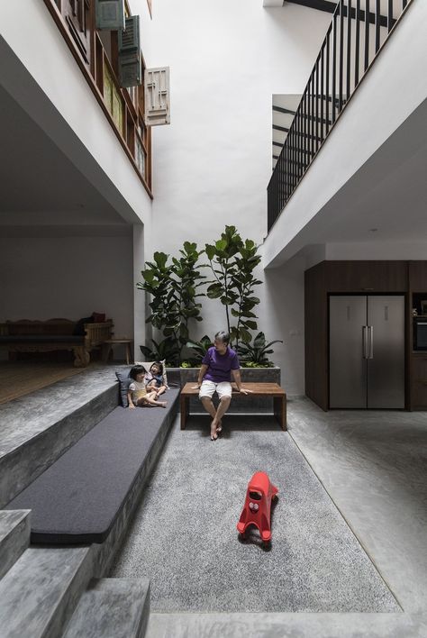 Singapore House Design, Singapore House Interior, Courtyard House Design, Terrace House Design, Singapore House, Courtyard Design, Timber Windows, Minimal House Design, Patio Interior