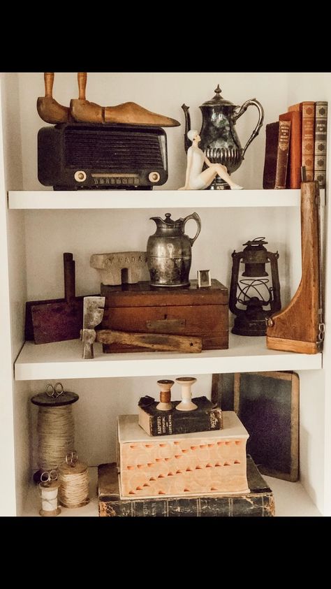 Vintage Corner Shelf Decor, How To Display Antiques In Your Home, Display Antiques In Home, Vintage Bar Decor Ideas, Antique Bookshelf Decor, Decorate With Vintage Items, Academia Shelf Decor, Decorate An End Table, Antique Shelf Decor