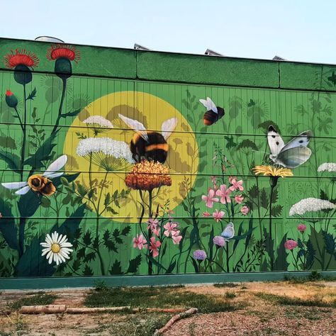 Graffiti Nature Murals, Insect Mural, Doorway Mural, Nature Murals Painted, Environmental Mural, Bee Graffiti, Bee Mural, Environmental Art Projects, Farm Mural