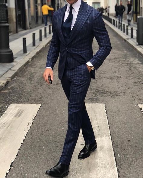 Navy Blue Pinstripe Suit, Blue Pinstripe Suit, Terno Slim Fit, Herren Style, Classy Suits, Slim Fit Tuxedo, Dress Suits For Men, Custom Suits, Peacoats