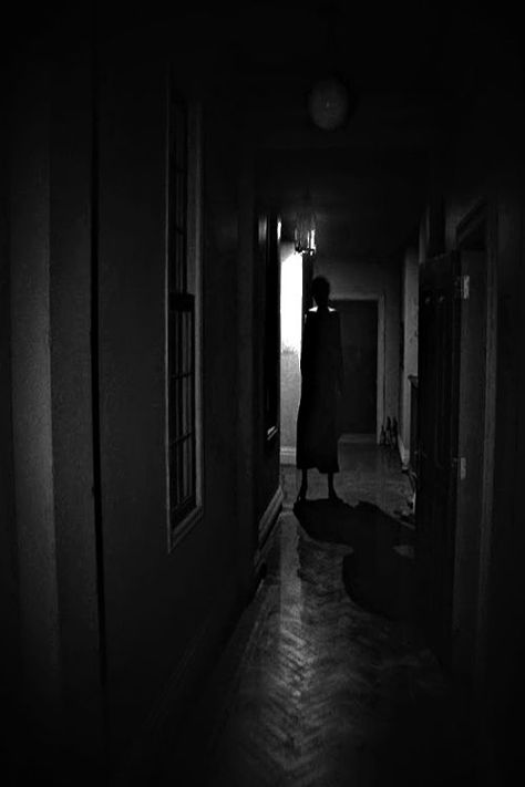 P.t. Silent Hill, Uncanny Horror, Chilling Pictures, Silent Photos, Silent Hill Pt, Images Terrifiantes, Creepy Photography, Scary Images, Scary Photos