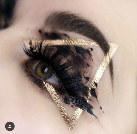 Editorial Make-up, Fantasy Make-up, Make Up Designs, Make Up Gold, High Fashion Makeup, Smink Inspiration, Makijaż Smokey Eye, Gold Makeup, Creative Eye Makeup