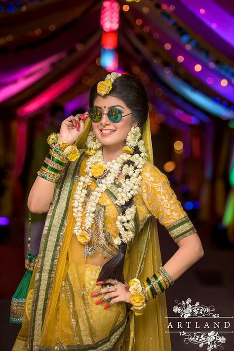 Haldi Poses For Bride, Bridal Dulhan, Haldi Photoshoot, Haldi Ceremony Outfit, Indian Bride Poses, Indian Bride Photography Poses, Haldi Outfits, Indian Wedding Poses, Bride Photos Poses