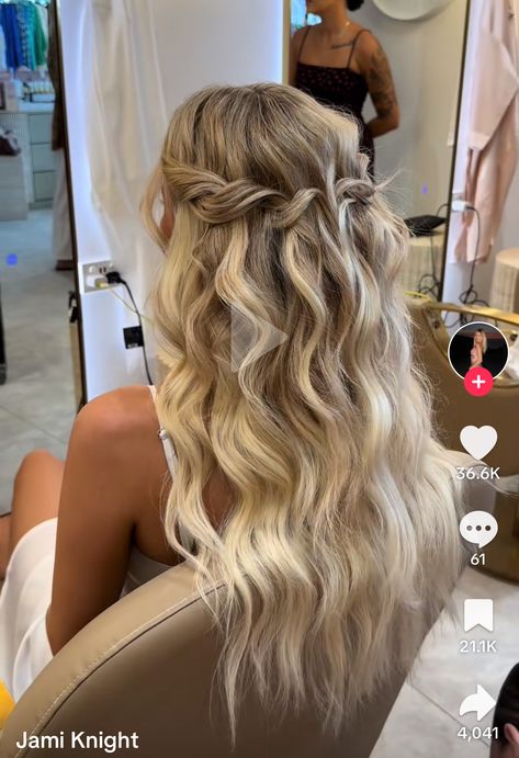 Blonde Bridal Hair, Grad Hairstyles, Bridesmaid Hair Inspo, Bridal Hair Half Up, Perfect Blonde Hair, Bridal Hair Down, Boho Bridal Hair, Wedding Hair Half, Formal Hairstyles For Long Hair