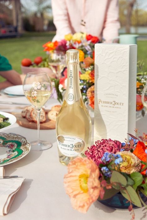 BLANC DE BLANCS | Perrier-Jouët Hedgerow Flowers, Perrier Jouet, Drink Responsibly, Glass Of Champagne, Champagne Toast, Summer Tables, First Day Of Spring, Sea Bass, Floral Notes