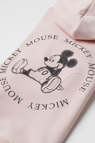 H&M Disney Shirts and Hoodies for a Trendy Take on Disney Style! Pink Mickey Mouse, Sustainability Kids, Bambi And Thumper, Disney Posters, Adventures By Disney, Sweatshirt Fabric, Disney Jewelry, Minnie Ears, Disney Shirts