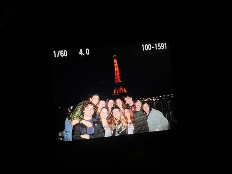 Paris Digital Camera, Paris Vibes, Travel Camera, Camera Shots, Group Pictures, Group Travel, Group Photos, Travel Aesthetic, Digital Camera