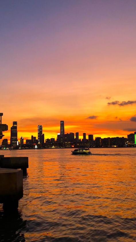 Peaceful sunsets are back, Hong Kong [Video] | Sunset photography, Sky aesthetic, Night landscape photography Peaceful Sunset Aesthetic, Peaceful Videos Aesthetic, Sunset Videos Aesthetic, Aesthetic Background Video, Hongkong Aesthetic, Aesthetic Skyline, Today Aesthetic, Peaceful Videos, Sunset Video