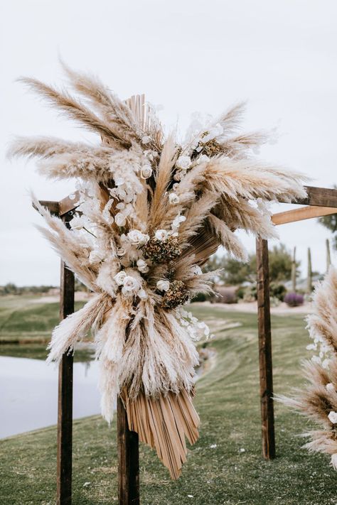 Boho Wedding Neutrals, Wedding Arch Flowers Pampas, Rustic Boho Floral Arrangements, Boho Flowers For Arch, Country Bridesmaid Bouquet, Wedding Arch Boho Rustic, Dried Flower Arrangements Wedding Arch, Boho Arch Floral Arrangements, Neutral Wedding Arch Flowers