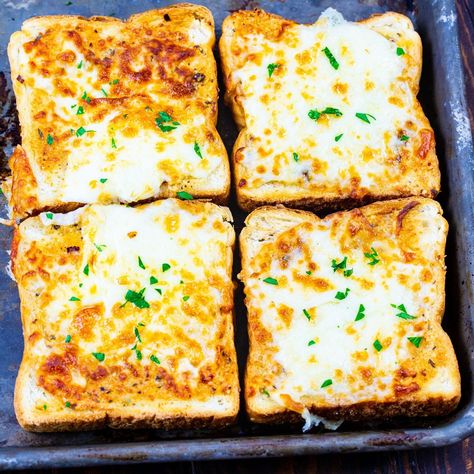 Air Fryer Cheesy Texas Toast - Spicy Southern Kitchen Garlic Toast Pizza In Air Fryer, Things To Make With Texas Toast, Texas Toast Pizza Air Fryer, Cheese Toast In Air Fryer, Air Fryer Cheese Toast, Toast In Air Fryer, Airfryer Snacks, Airfry Recipes, Spicy Southern Kitchen