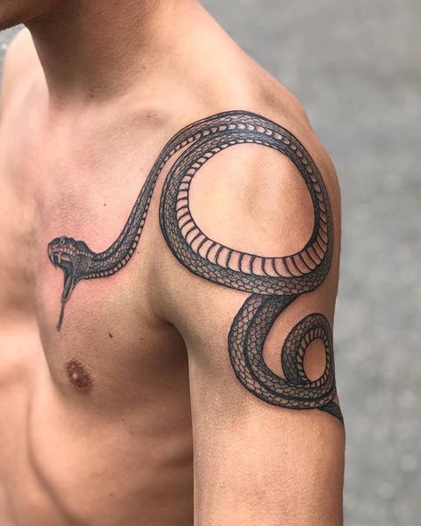 H.B. Nielsen (@hbnielsentattoo) • Instagram photos and videos Cool Little Tattoos, Tattoo Homme, Brain Tattoo, Around Arm Tattoo, Mens Shoulder Tattoo, Cool Arm Tattoos, Traditional Tattoo Sleeve, Snake Tattoo Design, Wrist Tattoos For Guys