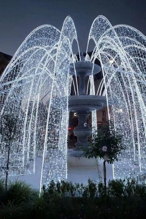 Fountain Park, Water Fountain Design, Water Sculpture, Avignon France, Christmas Lights Outside, Fountain Design, Native American Pictures, Garden Wallpaper, Water Fountains