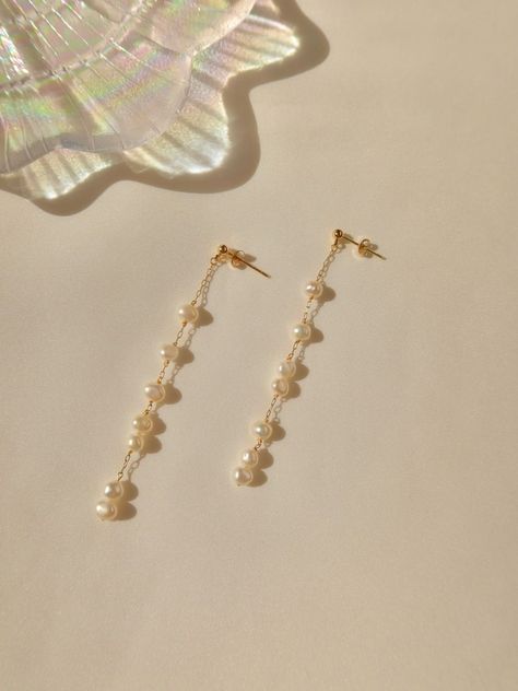 [SponsoredPost] These Rain Drop Earrings Are Uniquely Handmade Featuring Baroque Pearls Distributed Unevenly On The 14K Gold Filled Dainty Chain Which Made The Theme Of Rain Dropping. Each Of The Baroque Peal Is Handpicked And Handcrafted With Different Intervals On The Chain. Super Dainty And Elegant Long Pearl Earring For Various Occasion. #pearlearringshandmade Gold And Pearl Dangle Earrings, Long Dainty Earrings, Dangly Pearl Earrings Wedding, Asymmetrical Earrings Handmade, Gold Dangly Earrings, Dangle Pearl Earrings Wedding, Dangly Pearl Earrings, Dangling Pearl Earrings, Pearl Long Earrings