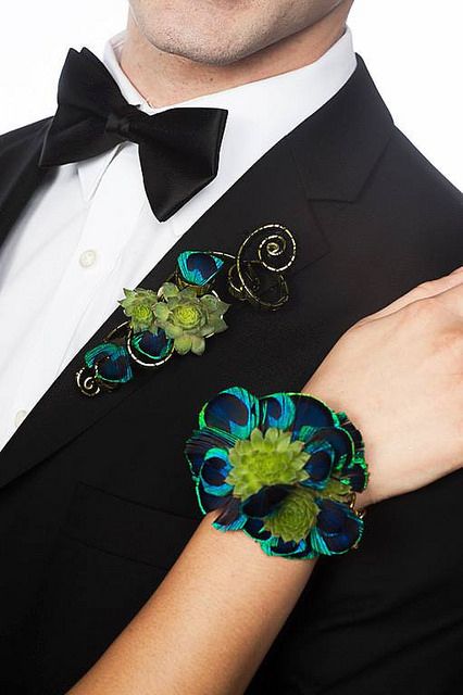 Prom Flowers Corsage, Prom Trends, Buttonhole Flowers, Prom Corsage And Boutonniere, Wrist Corsage Prom, Boutonnieres Prom, Bright Wedding Flowers, Corsage And Boutonniere, Flower Decorations Diy