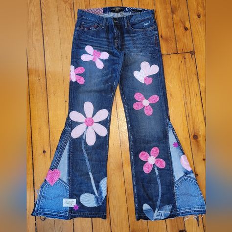 Bell Bottoms Outfit, Mha Dr, Upcycled Jeans, Dr Closet, Painted Jeans, Upcycle Jeans, Saved Pins, Gloomy Day, Painted Denim