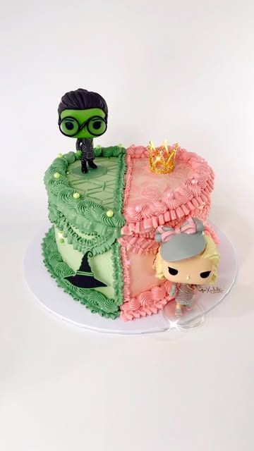 Xochilt F Marchena on Instagram: "Wicked vintage heart cake. 💚🩷  . . #cakesfromscratch #wickedcake #customcake #custommadecakes #cakesofinstagram" Wicked Themed Cake Ideas, Wicked Birthday Party Cake, Wicked Movie Party Ideas, 25 Cake Ideas, Wicked Themed Cake, Mini Cake Decorating Party, Wicked Cake Ideas, Wicked Birthday Cake, Wicked Party Ideas