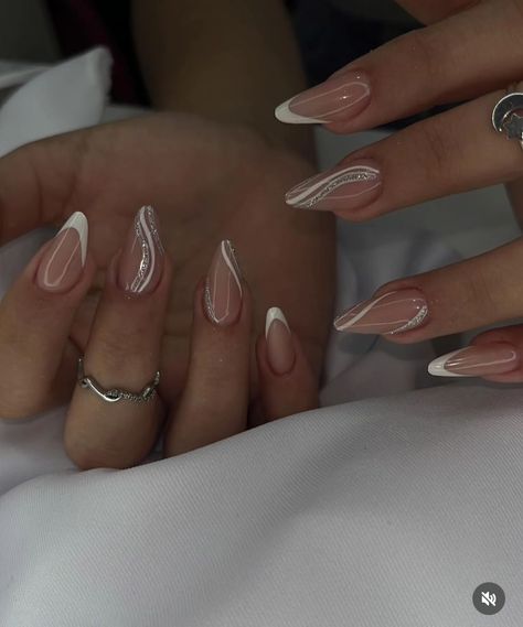 White Vegas Nails, Silver Almond Nails Designs, Hollywood Nails Designs, Swag Nails Almond, White And Silver Nails Almond, Formal Nails Almond, Silver Almond Acrylic Nails, White Formal Nails, Nails Inspiration New Year