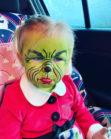 Diy Grinch Face Paint, Easy Grinch Face Paint For Kids, Grinch Make Up Easy, Face Paint Grinch, Grinch Face Paint Easy, Grinch Face Paint Kids, Grinch Makeup Kids, Grinch Makeup Easy, The Grinch Face Paint