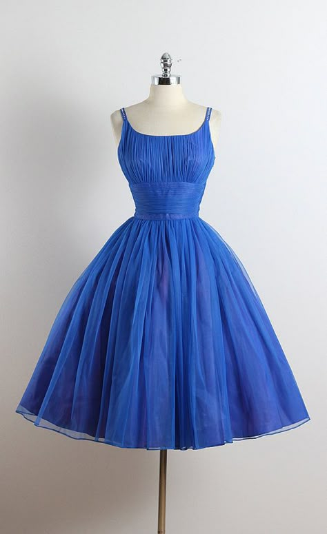 BLEU BIJOU ➳ vintage 1950s dress * royal blue nylon * acetate & tulle purple lining * rhinestone accents straps * gathered bodice & waist * metal side Homecoming Dresses Knee Length, 1950s Dresses Vintage, Spagetti Strap, Knee Length Cocktail Dress, Vintage Party Dresses, Vintage 1950s Dress, Tulle Homecoming Dress, Dress Royal, Short Party Dress