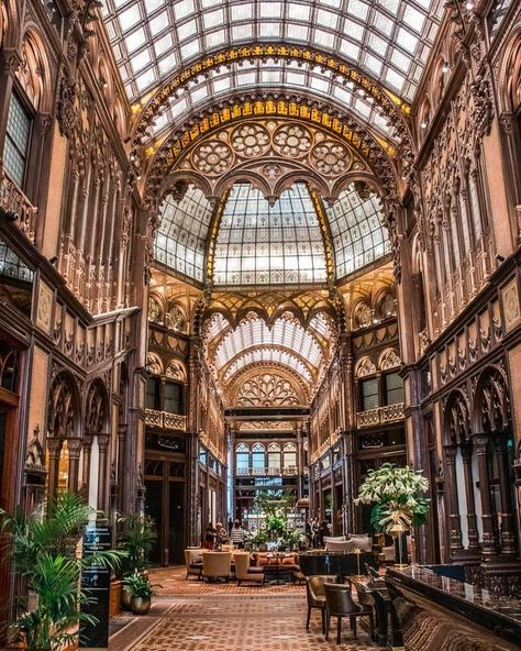 Paris Courtyard, Budapest Architecture, Budapest Aesthetic, London Travel Guide, Hungary Travel, Budapest Travel, Voyage Europe, Loki Laufeyson, City Architecture