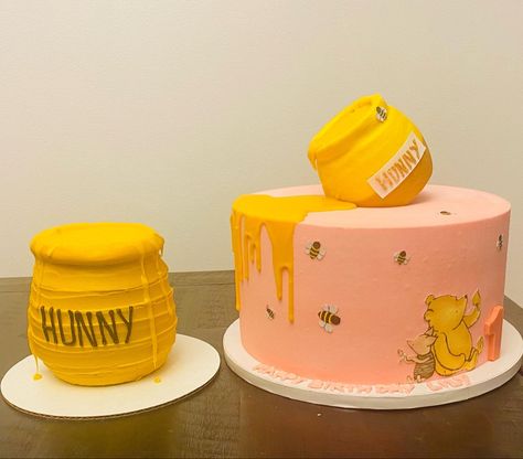 Honey Pot Cake Tutorial, Pooh Bear Smash Cake, Winnie The Pooh Smash Cake 1st Birthdays, Hunny Pot Smash Cake, Pooh Smash Cake, Winnie The Pooh Smash Cake, Honey Pot Cake, Hunny Pot Cake, Winnie The Pooh Cakes