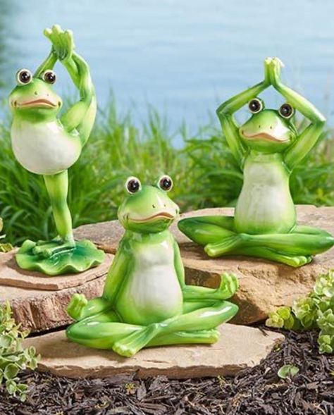 Fun Garden Decor, Garden Yoga, Garden Animal Statues, Yoga Frog, Garden Frogs, Frog Statues, Solar Lighting, Frog Pictures, Frog Decor