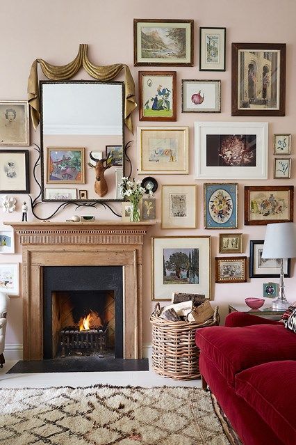 A small living room with fireplace in the London flat of our very own columnist, designer Rita Konig. Small Living Rooms Rita Konig, Framed Pictures, London Flat, Stylish Living Room, Design Del Prodotto, Pink Room, House Garden, A Living Room, Small Living Rooms