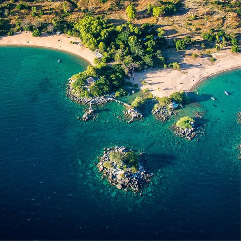 Introducing a stunning new location… Likoma Island on Lake Malawi. Malawi is known as the " Warm Heart of Africa". Sincere amiability and warm hospitality are what you can expect from the teams at Kaya Mawa Island Lodge on Lake Malawi. This beautiful lodge epitomises barefoot luxury, and the adventure activities are endless. https://unfoundafrica.com/collection/kaya-mawa-island-lodge/ #UnfoundAfrica #TravelWithoutFootprints #TravelMalawi #wanderluster #travelgram #Malawi #LakeMalawi #luxu... Malawi Africa, Lake Malawi, Island Holidays, Tree Camping, Lakeside Living, Safari Lodge, Romantic Destinations, Plunge Pool, Island Tour