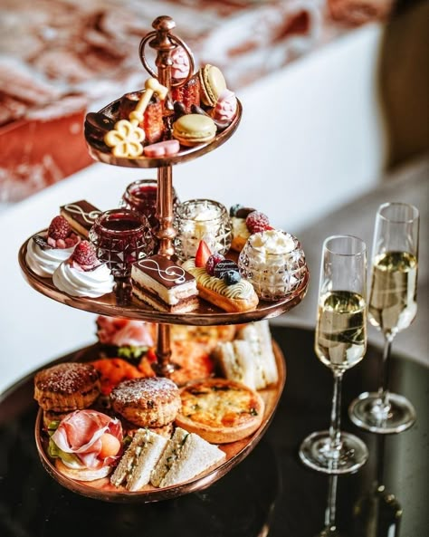 Afternoon Tea Patisserie, Luxury Afternoon Tea, Dark Academia Tea Party, Victorian Birthday Party Ideas, Victorian Tea Party Aesthetic, 1800s Food, Victorian Desserts, Asian Tea Party, Fancy Tea Sandwiches