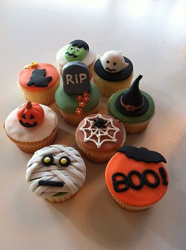 @Kathleen DeCosmo ♡❤ #CupCakes ❤♡ ♥ ❥ Halloween Cupcakes Halloween Cupcakes Decoration, Halloween Torte, Halloween Food Cupcakes, Cupcakes Halloween, Dulces Halloween, Cupcake Decoration, Halloween Sweets, Dessert Party, Halloween Baking